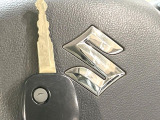 【キーレス】少し離れた場所からでもボタン一つでドアの開錠・施錠ができるのでとっても便利!ドアの鍵穴周りに傷をつけることもありません♪