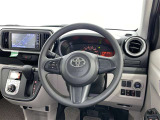 運転席まわりです。 各操作スイッチは使いやすい位置に配置されてます。