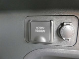AC100V/1500W対応コンセント付きです。家電製品も扱えるため非常時も安心の装備です。