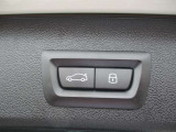 電動リアゲート装備です。バンパー下でのキックスイッチも装備されております。