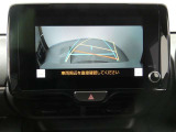 【バックガイドモニター】後方の映像をナビ画面に表示するだけでなく、ステアリング操作に連動して動くガイド線も同時に表示します!予想進路を確認しながら後退できるので便利です!!