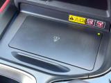 【ワイヤレス充電】置くだけで充電が出来る機能です!車内でのスマホの充電もコードいらずです!