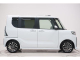 県内13店舗にて常時500台以上ダイハツ車を展示中です。見て、触って、納得のいく一台をぜひ見つけてください。