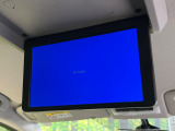 【フリップダウンモニター】大画面モニターで後席でもエンタメをお楽しみいただけます。小さなお子様にも大人気の装備です♪