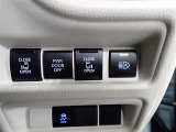 両側電動スライドドアのスイッチ付です。車内からもスイッチひとつで楽にドアの開閉が可能です。電動なので開閉時に力を使う必要がなく、半ドアになることもありません! アダプティブハイビームシステムスイッチ。