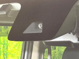 【エマージェンシーブレーキ】走行中に前方の車両等を認識し、衝突しそうな時は警報とブレーキで衝突回避と被害軽減をアシスト。より安全にドライブをお楽しみいただけます。
