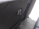 ちょっとした荷物がかけられるフック付き。