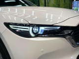 【LEDヘッドライト】悪天候や夜間走行時も良好な視界を確保し安心して運転できる高輝度LEDヘッドライトを装備!点灯速度が早く、消費電力も抑えられています。