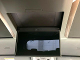 【フリップダウンモニター】大画面モニターで後席でもエンタメをお楽しみいただけます。小さなお子様にも大人気の装備です♪