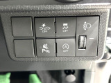 【スマートアシスト】走行中に前方の車両等を認識し、衝突しそうな時は警報とブレーキで衝突回避と被害軽減をアシスト。より安全にドライブをお楽しみいただけます。