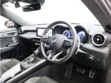 ■ヒーター付スポーツレザーステアリングホイール ■大型アルミニウムパドルシフト ■12.3インチ フルデジタルメーター ■スマートキー