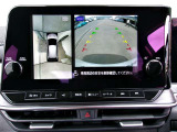 車庫入れが不安な方必見です!白線や車間を空から見下ろしたような画像で一目で分かって車庫入れも安心。周囲に動くものがあれば表示とブザーでお知らせしてくれるのでさらに安心です。