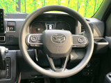 インテリアに合わせたデザインのステアリングは、運転される方のことも考え、運転しやすい形状、大きさです。是非一度、実際に触ってお確かめください。