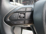 ステアリングにはさまざまなスイッチが付いておりますので運転しながらの操作も楽ちんです♪