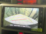 【バックカメラ】駐車時に後方がリアルタイム映像で確認できます。大型商業施設や立体駐車場での駐車時や、夜間のバック時に大活躍!運転スキルに関わらず、今や必須となった装備のひとつです!