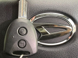 【キーレス】少し離れた場所からでもボタン一つでドアの開錠・施錠ができるのでとっても便利!ドアの鍵穴周りに傷をつけることもありません♪