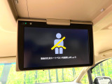 【12.8型フリップダウン】大画面モニターで後席でもエンタメをお楽しみいただけます。家族や友人とお出かけする機会が多い方に大人気です♪