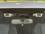 【アイサイトVer3】前方の車両等を検知し、衝突しそうな時は警報で注意を促し、ブレーキを踏む力をサポート。ブレーキを踏めなかった場合は衝突被害軽減ブレーキが作動、衝突回避をサポートします。