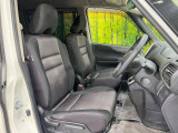 運転席シート廻りは使用感も少なく、良好な状態となっています。前オーナー様が丁寧に使っていたことがよくわかりますね。