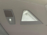 【スマートブレーキサポート】走行中に前方の車両等を認識し、衝突しそうな時は警報とブレーキで衝突回避と被害軽減をアシスト。より安全にドライブをお楽しみいただけます。