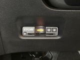 ハンドルの左下にETC2.0がついています。高速道路の料金所の通過も楽々です。 カードの取り出しもしやすい場所についています。