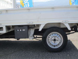 左側の側面です。下廻りはサビも少なめで良い状態です。