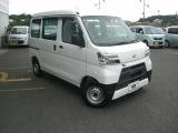 九州運輸局指定整備工場なので納車前にはしっかり整備を行い納車致します。購入後のオイル交換や車検等のメンテナンスにも自信があります。安心してご検討ください。