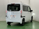 プライバシーガラスが装備されています。外を見るときには気にならずに、後方車両からは車内が見えにくくなってます