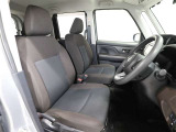 ゆったり室内で運転もしやすいです♪使い勝手の良い配置です。