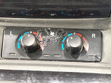 【シートヒーター&ベンチレーション】夏場は涼しい風でお尻や背中の熱やムレを防ぎ、冬はエアコンよりも早く温まってポカポカに!季節を問わず快適に過ごせます。
