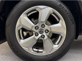 「トヨタ純正アルミホイール」を装着!純正なので車のデザインともマッチしています。高級感やスポーティーさを際立たせてくれます。