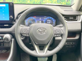 【純正革巻きステアリング】上質な革を使用することで、手にしっかり馴染みとても運転しやすいハンドルです♪