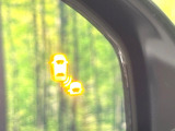 【ブラインドスポットインフォメーション】走行中、ドアミラーの死角になりやすい箇所に後続車が接近するとサイドミラー付近に警告を表示、ドライバーに注意喚起をしてくれます。