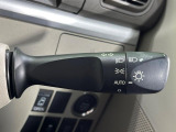 【オートライト】周りの明るさに応じて自動でヘッドライトの点灯・消灯ができる機能です!ライトの付け忘れ・消し忘れなどが無くなり、雨の日や夕方の走行も安心!トンネル通過時も便利ですね♪