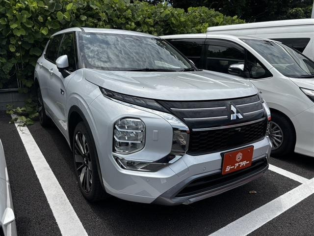 アウトランダー PHEV 2.4 P 4WD サンルーフ 禁煙車 純正12.3インチナビ