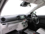 ダイハツのお店では、ダイハツ車を知り尽くしたプロフェッショナルが、専用の診断機器を使って各システムを点検しております。