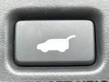 【パワーバックドア】スマートキーや運転席のボタンを押すだけでリアゲートが自動で開閉します!荷物を持っている時や、高い位置にあるバックドアを閉める際に便利な機能です♪