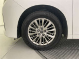 機敏さを引き立てる純正アルミ 225/60 R17 装着!