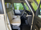 運転席シート廻りは使用感も少なく、良好な状態となっています。丁寧に使われていたことがよくわかりますね。