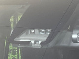 【トヨタセーフティセンス】走行中に前方の車両等を認識し、衝突しそうな時は警報とブレーキで衝突回避と被害軽減をアシスト。より安全にドライブをお楽しみいただけます。