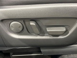 【パワーシート】スイッチ一つで簡単にシートの微調整が可能!電動だから力もいりません!快適なシートポジションにセットして、快適なドライブをお楽しみください。