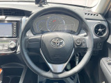 インテリアに合わせたデザインのステアリングは、運転される方のことも考え、運転しやすい形状、大きさです。是非一度、実際に触ってお確かめください。