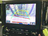 【バックカメラ】駐車時に後方がリアルタイム映像で確認できます。大型商業施設や立体駐車場での駐車時や、夜間のバック時に大活躍!運転スキルに関わらず、今や必須となった装備のひとつです!