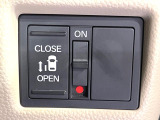 【パワースライドドア】スマートキーや運転席のスイッチでスライドドアの開閉が可能♪電動だから力を入れてドアを開ける必要が無く、小さいお子様でも、重い荷物を持っている時もラクに開け閉めできます♪