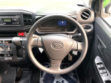 インテリアに合わせたデザインのステアリングは、運転される方のことも考え、運転しやすい形状、大きさです。是非一度、実際に触ってお確かめください。