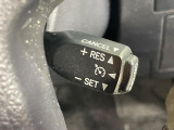 【クルーズコントロール】高速道路もラクラク走行。アクセルを離しても一定速度で走行ができ、長距離運転時の負担を軽減!加速・減速も簡単なスイッチ操作で調整できます。