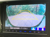 【バックカメラ】駐車時に後方がリアルタイム映像で確認できます。大型商業施設や立体駐車場での駐車時や、夜間のバック時に大活躍!運転スキルに関わらず、今や必須となった装備のひとつです!