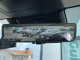 【デジタルインナーミラー】車両後方カメラの映像をルームミラーに映すことが出来ます。 そのため、後席に人や荷物があって後方が見えづらい場合でもしっかり視界を確保することが出来ます。