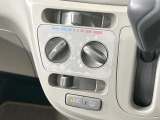 寒い冬も暑い夏も全席に快適な空調を届けてくれる、ダイヤル式エアコンを装備♪