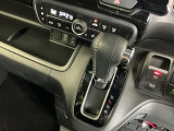 発進時から滑らかに加速する無段階変速のCVTはストップ&ゴーの多い街の中も快適です